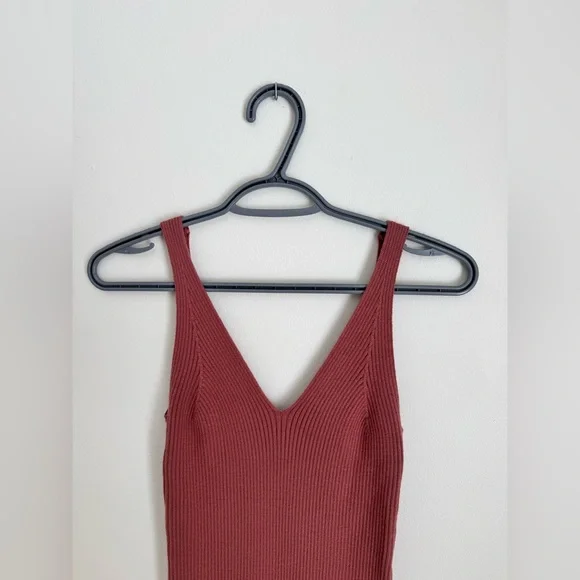 Dex Ribbed V-Neck Maxi Dress in Burgundy - Picture 4 of 6
